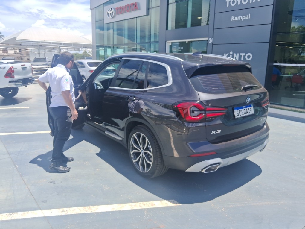 BMW X3 2.0 16V H&Iacute;BRIDO X LINE XDRIVE30E STEPTRONIC