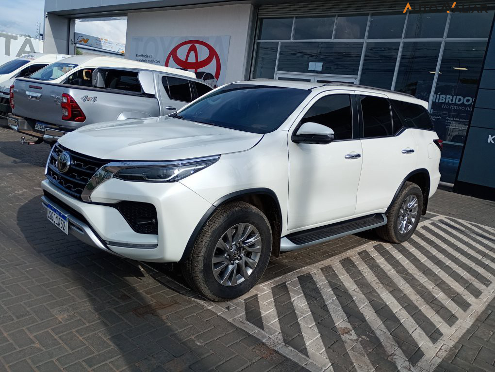 TOYOTA HILUX SW4 2.8 D-4D TURBO DIESEL SRX 7L 4X4 AUTOM&Aacute;TICO