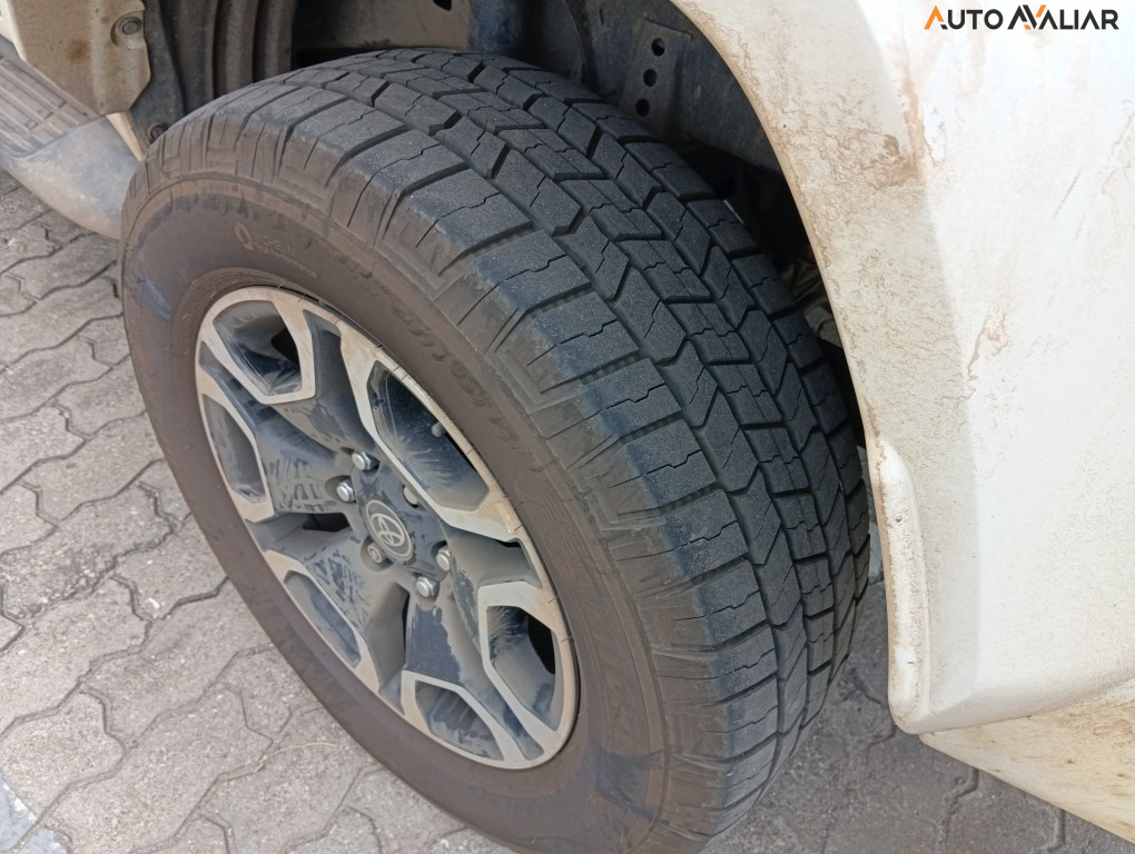 TOYOTA HILUX 2.8 D-4D TURBO DIESEL CD SRX 4X4 AUTOM&Aacute;TICO