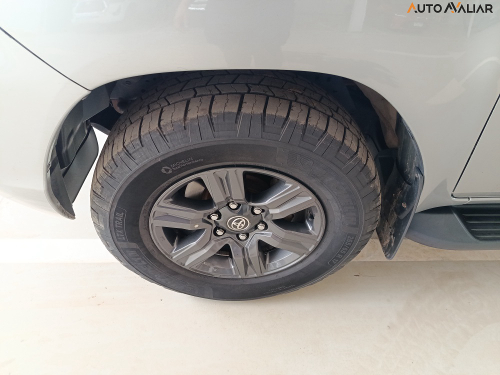 TOYOTA HILUX 2.8 D-4D TURBO DIESEL CD SR 4X4 AUTOM&Aacute;TICO