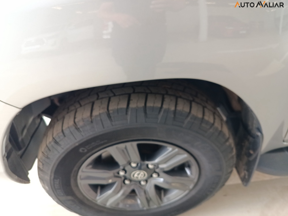 TOYOTA HILUX 2.8 D-4D TURBO DIESEL CD SR 4X4 AUTOM&Aacute;TICO