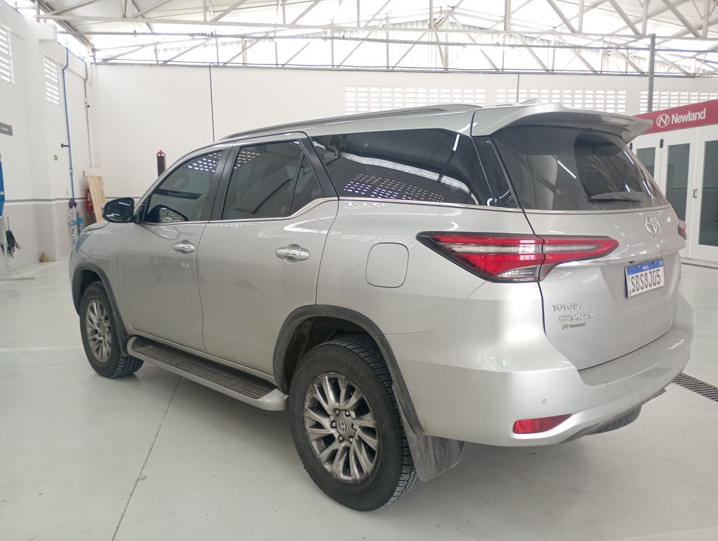 TOYOTA HILUX SW4 2.8 D-4D TURBO DIESEL SRX 7L 4X4 AUTOM&Aacute;TICO
