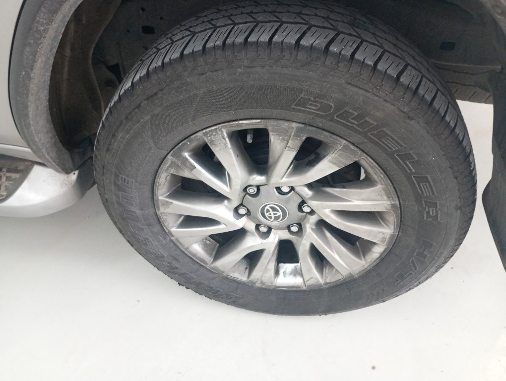 TOYOTA HILUX SW4 2.8 D-4D TURBO DIESEL SRX 7L 4X4 AUTOM&Aacute;TICO