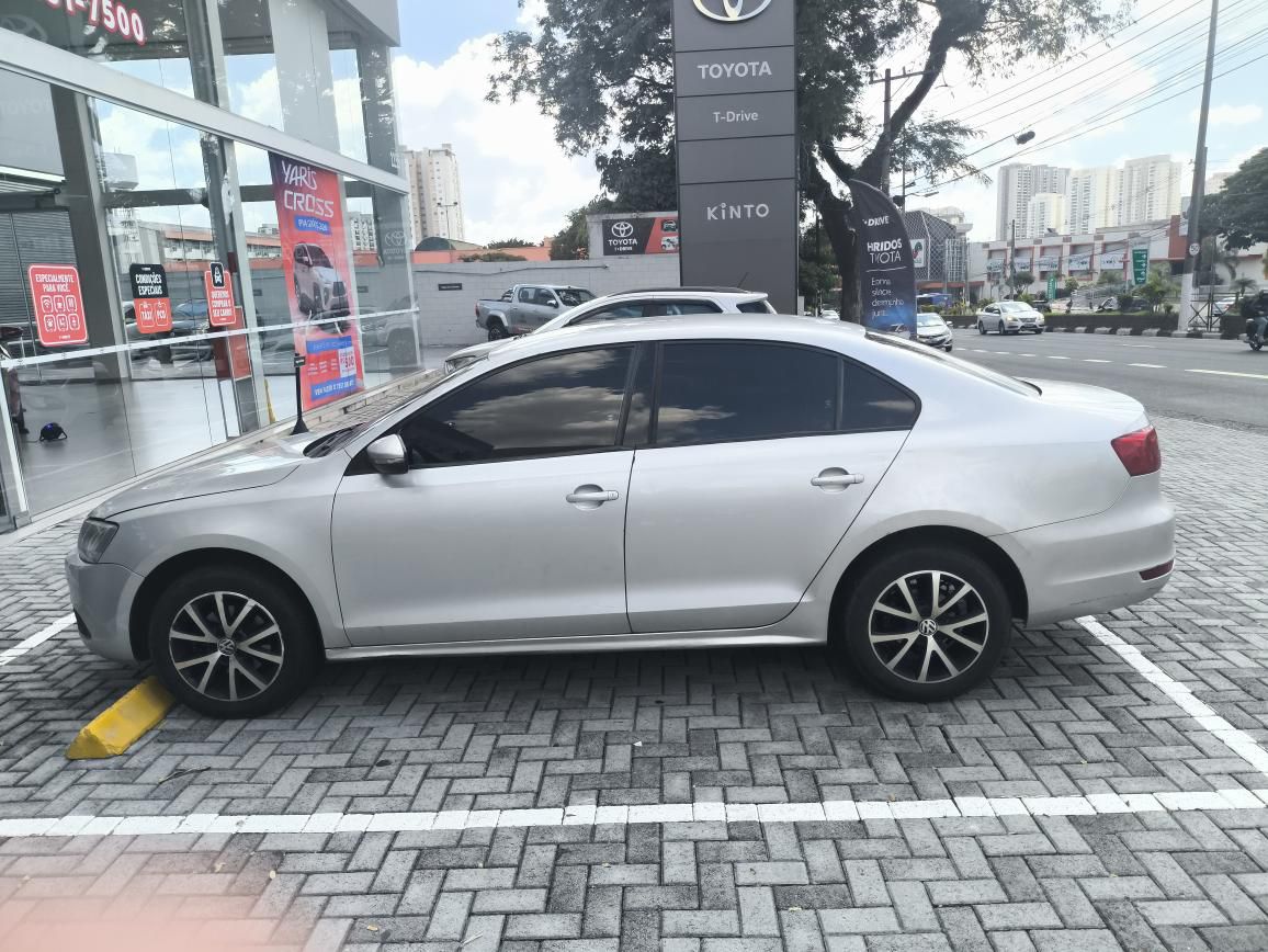 VOLKSWAGEN JETTA 2.0 COMFORTLINE FLEX 4P MANUAL