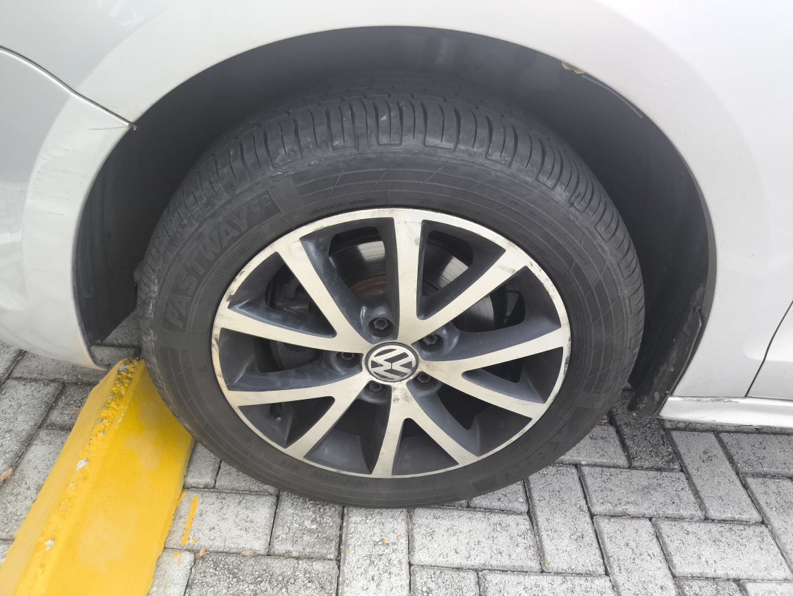 VOLKSWAGEN JETTA 2.0 COMFORTLINE FLEX 4P MANUAL