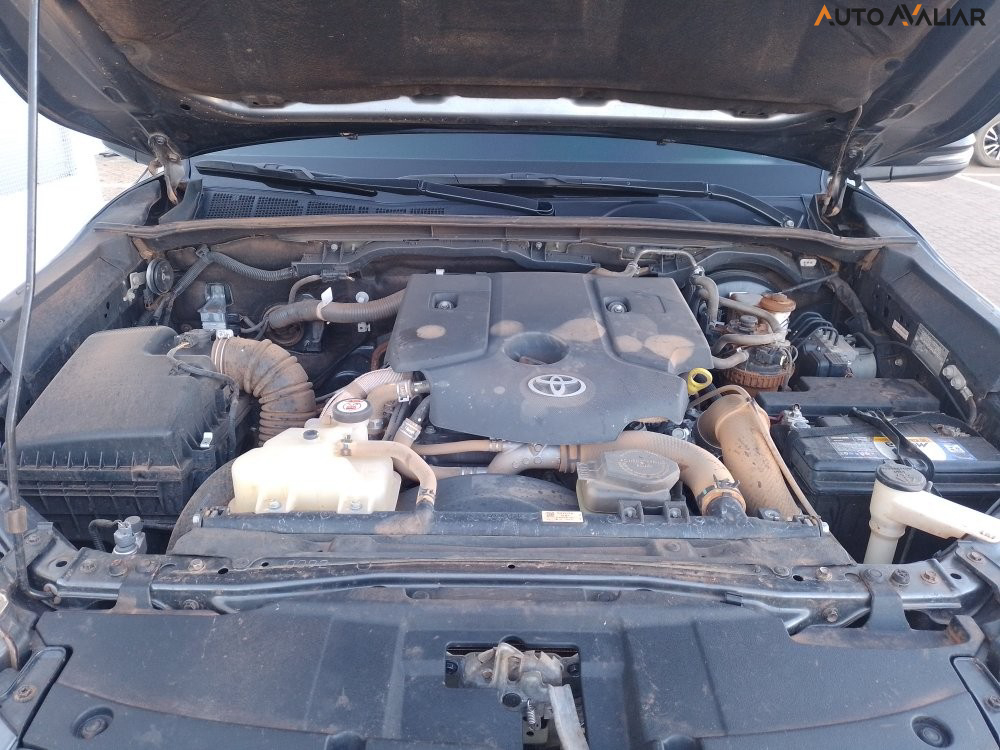 TOYOTA HILUX 2.8 D-4D TURBO DIESEL CD SR 4X4 AUTOM&Aacute;TICO