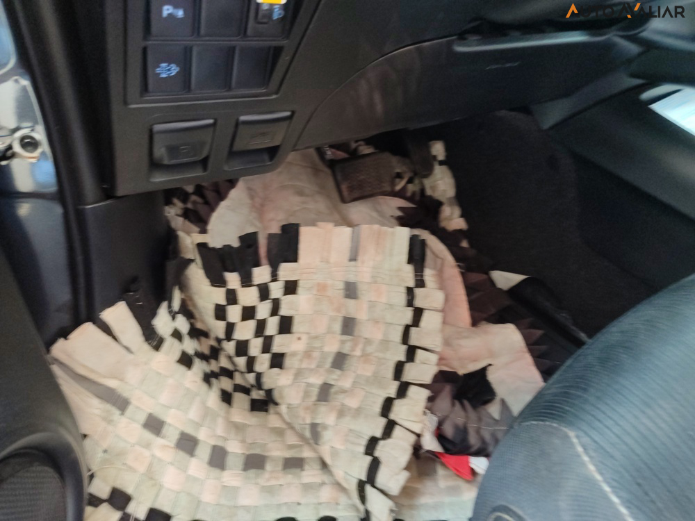 TOYOTA HILUX 2.8 D-4D TURBO DIESEL CD SR 4X4 AUTOM&Aacute;TICA