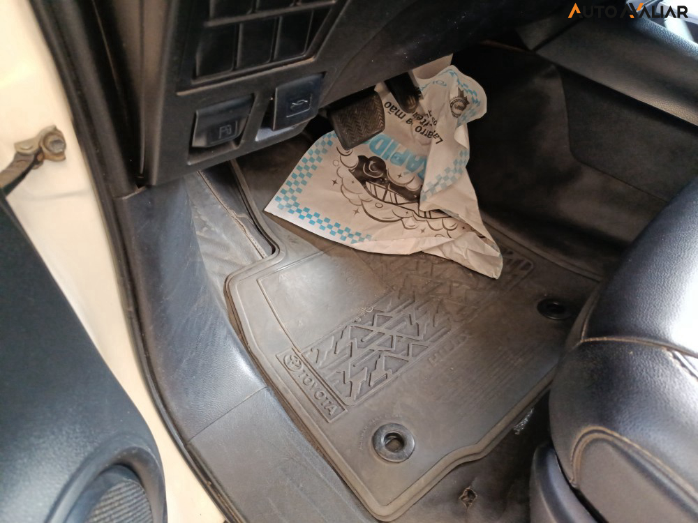 TOYOTA HILUX 2.8 D-4D TURBO DIESEL CD SR 4X4 AUTOM&Aacute;TICO