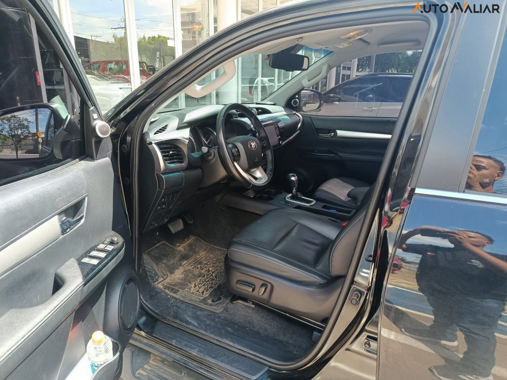 TOYOTA HILUX 2.8 D-4D TURBO DIESEL CD SRX 4X4 AUTOM&Aacute;TICO