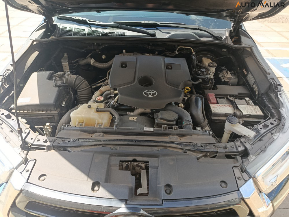 TOYOTA HILUX 2.8 D-4D TURBO DIESEL CD SRX 4X4 AUTOM&Aacute;TICO