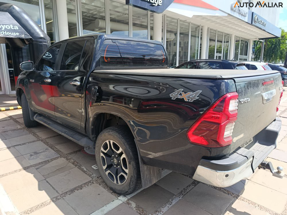TOYOTA HILUX 2.8 D-4D TURBO DIESEL CD SRX 4X4 AUTOM&Aacute;TICO