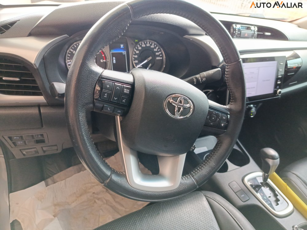 TOYOTA HILUX 2.8 D-4D TURBO DIESEL CD SR 4X4 AUTOM&Aacute;TICO