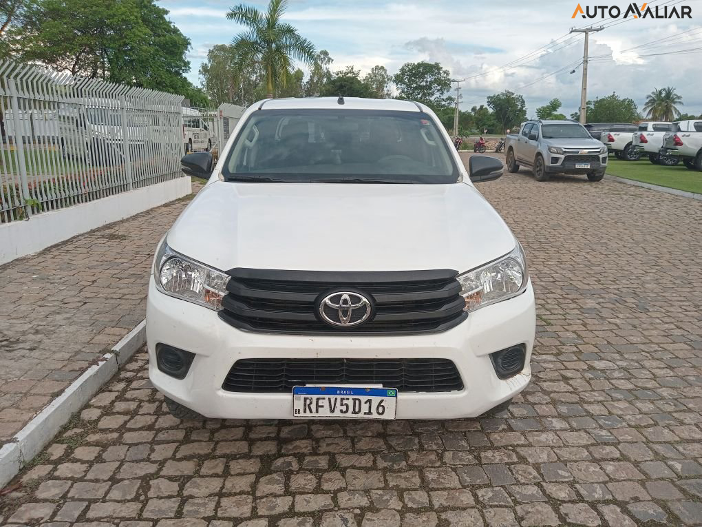 TOYOTA HILUX 2.8 POWER PACK 4X4 CD 16V DIESEL 4P MANUAL