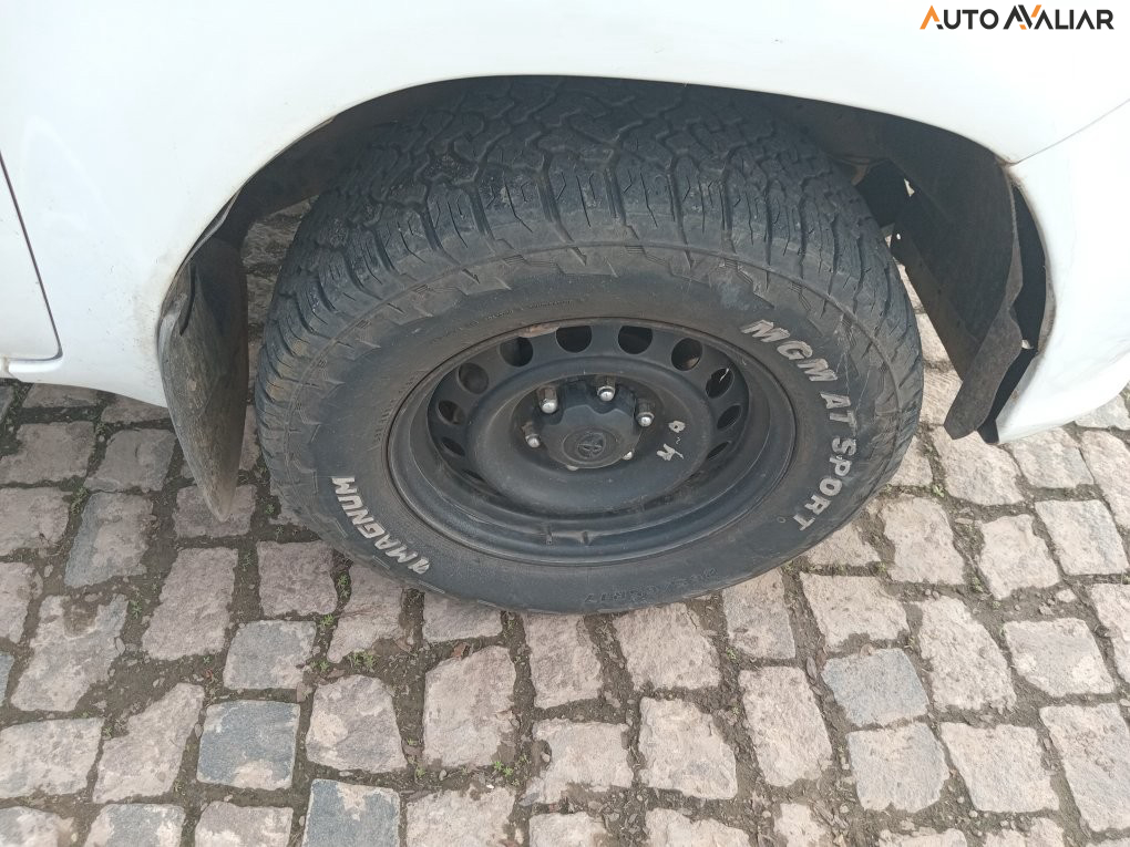 TOYOTA HILUX 2.8 POWER PACK 4X4 CD 16V DIESEL 4P MANUAL