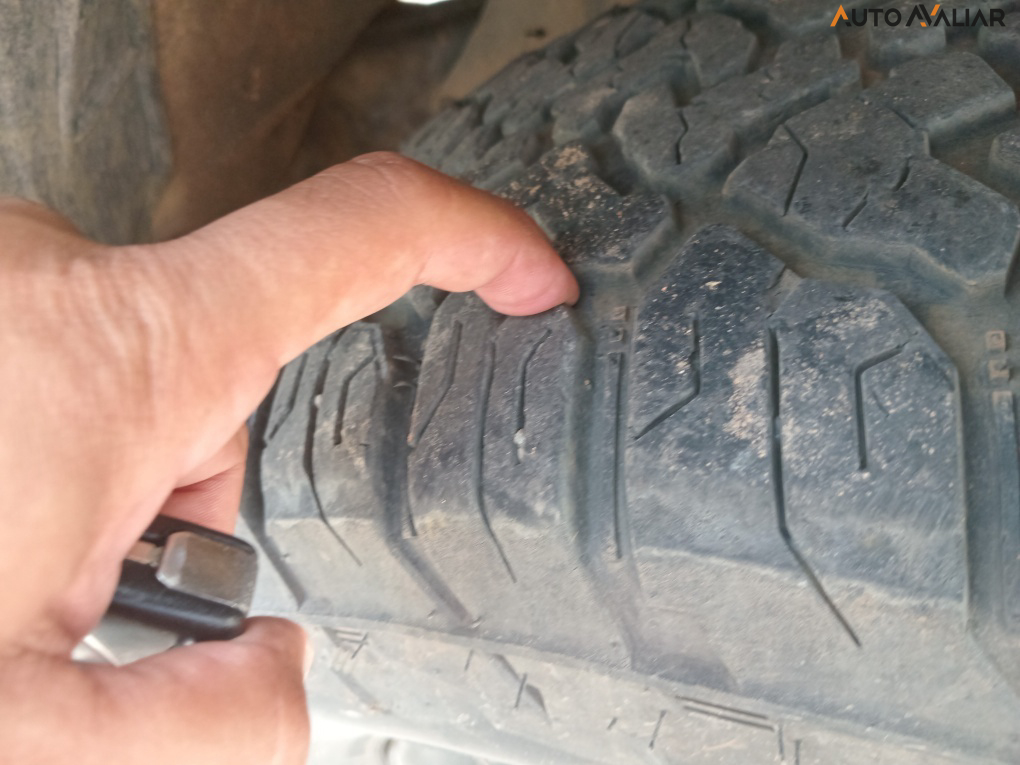 TOYOTA HILUX 2.8 POWER PACK 4X4 CD 16V DIESEL 4P MANUAL