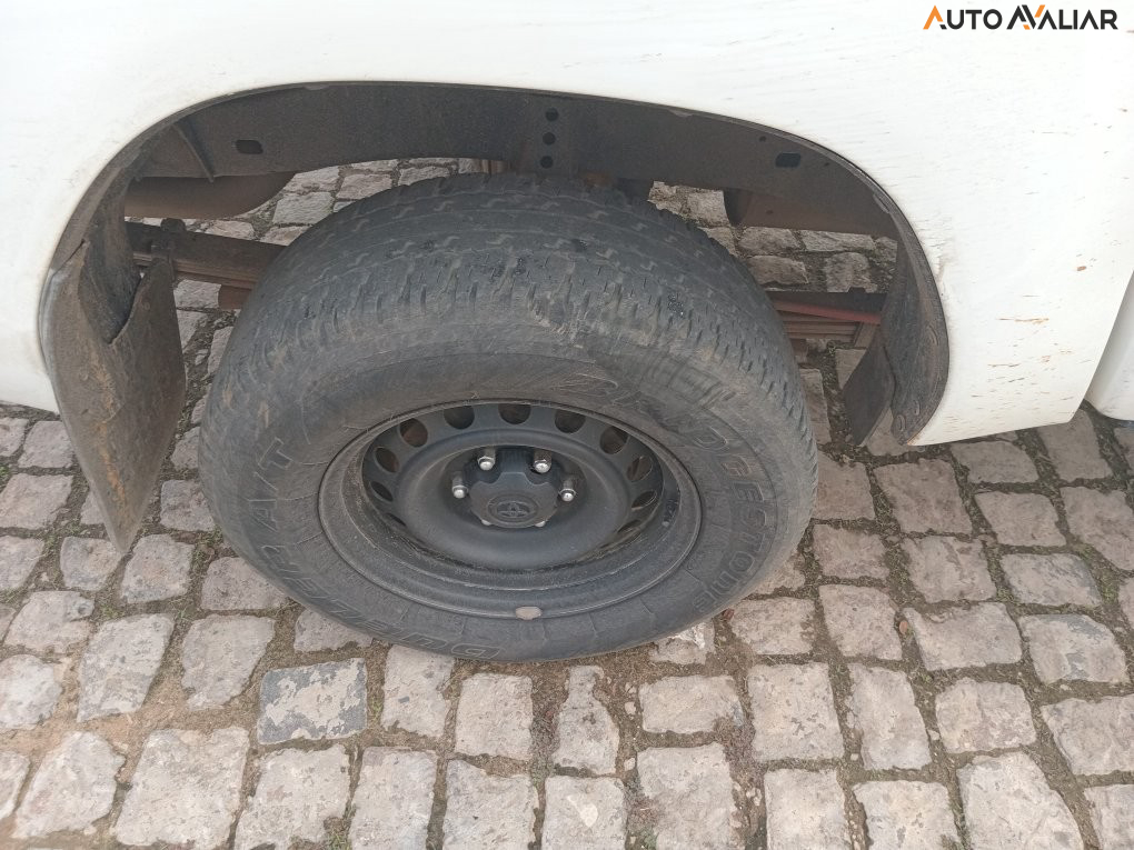 TOYOTA HILUX 2.8 POWER PACK 4X4 CD 16V DIESEL 4P MANUAL