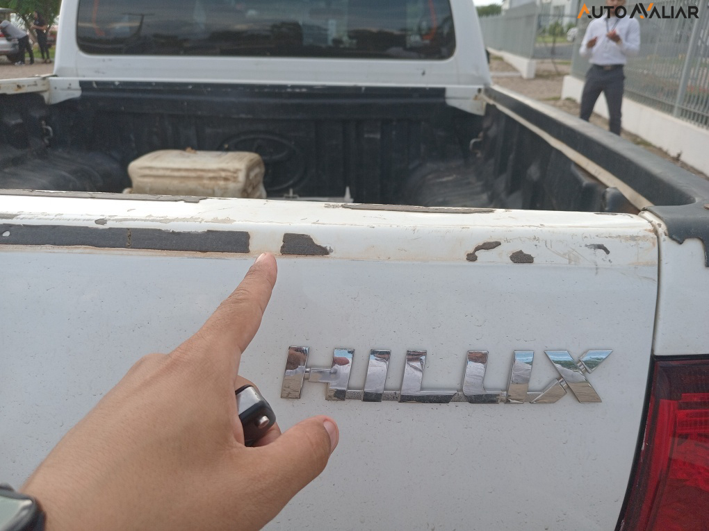 TOYOTA HILUX 2.8 POWER PACK 4X4 CD 16V DIESEL 4P MANUAL