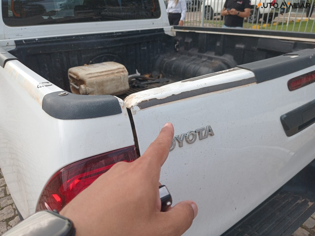 TOYOTA HILUX 2.8 POWER PACK 4X4 CD 16V DIESEL 4P MANUAL