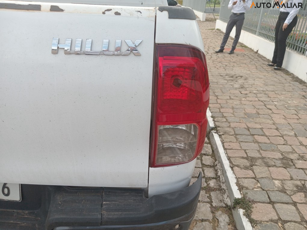 TOYOTA HILUX 2.8 POWER PACK 4X4 CD 16V DIESEL 4P MANUAL