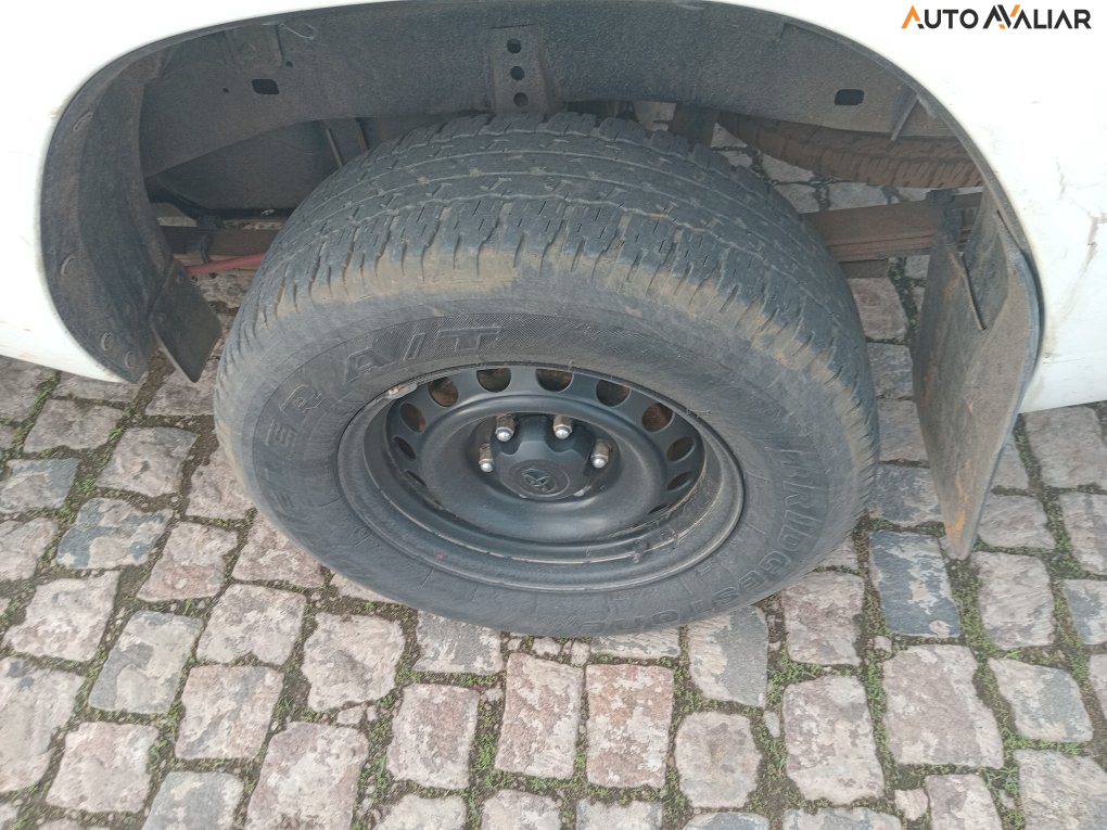 TOYOTA HILUX 2.8 POWER PACK 4X4 CD 16V DIESEL 4P MANUAL