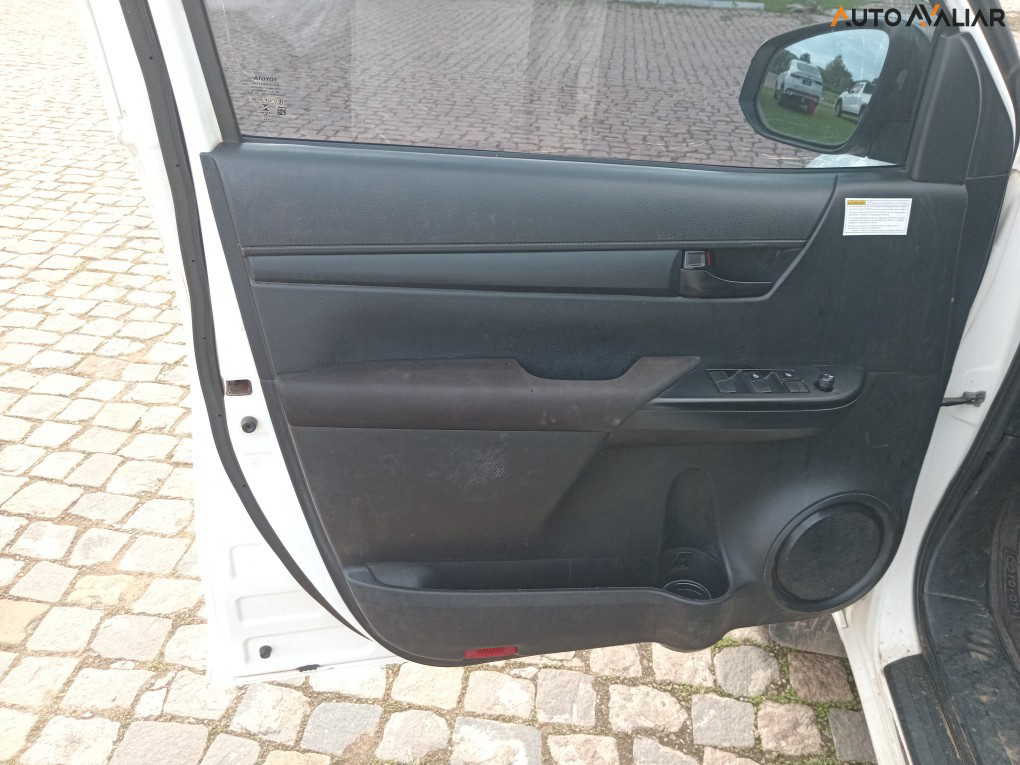 TOYOTA HILUX 2.8 POWER PACK 4X4 CD 16V DIESEL 4P MANUAL