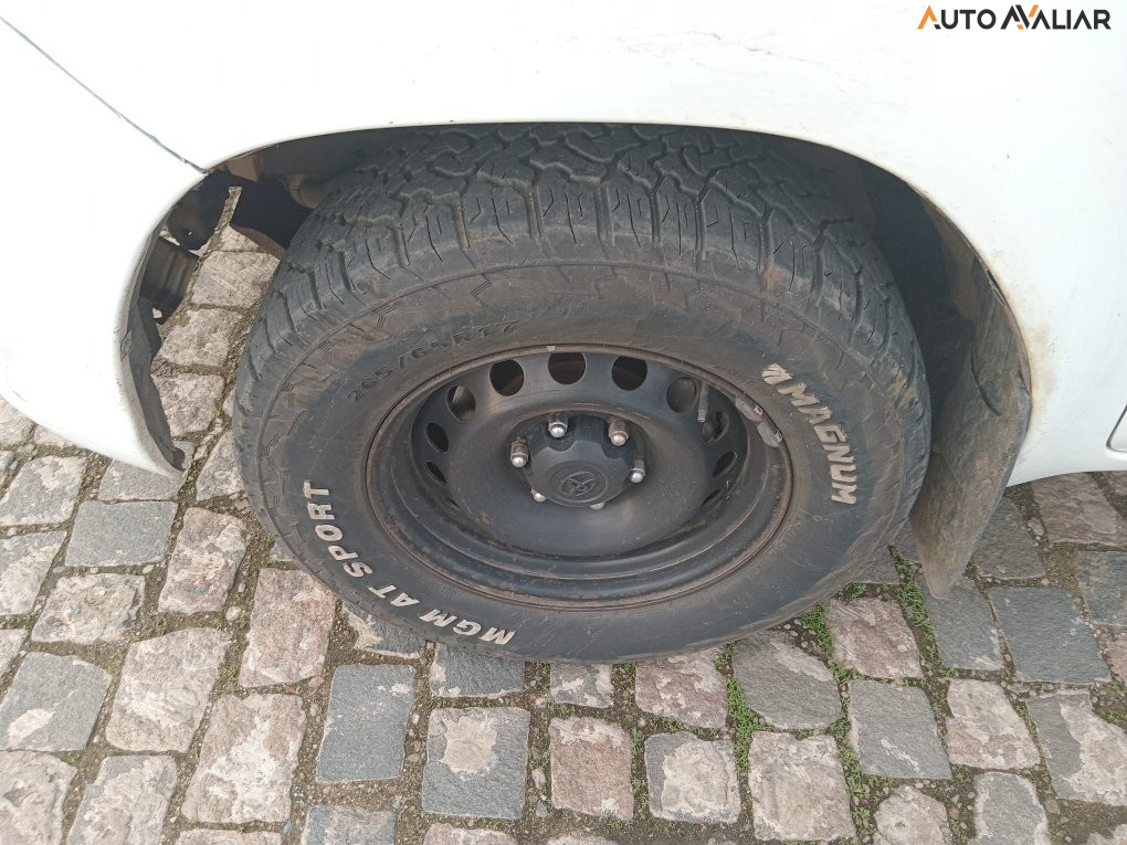 TOYOTA HILUX 2.8 POWER PACK 4X4 CD 16V DIESEL 4P MANUAL