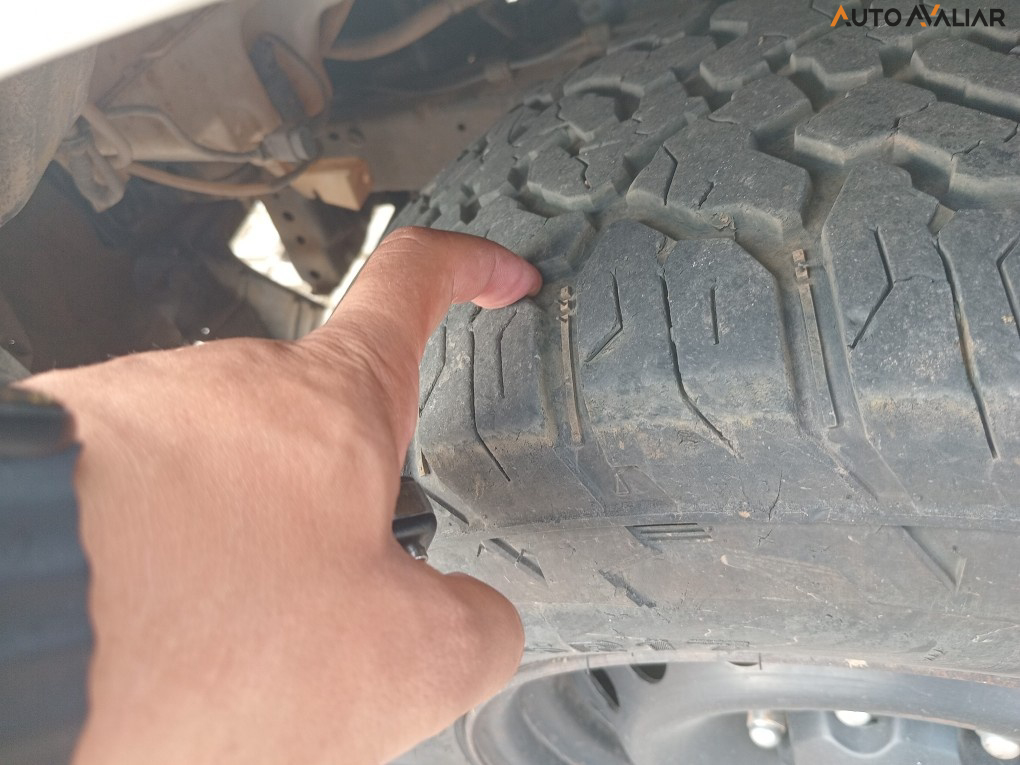 TOYOTA HILUX 2.8 POWER PACK 4X4 CD 16V DIESEL 4P MANUAL