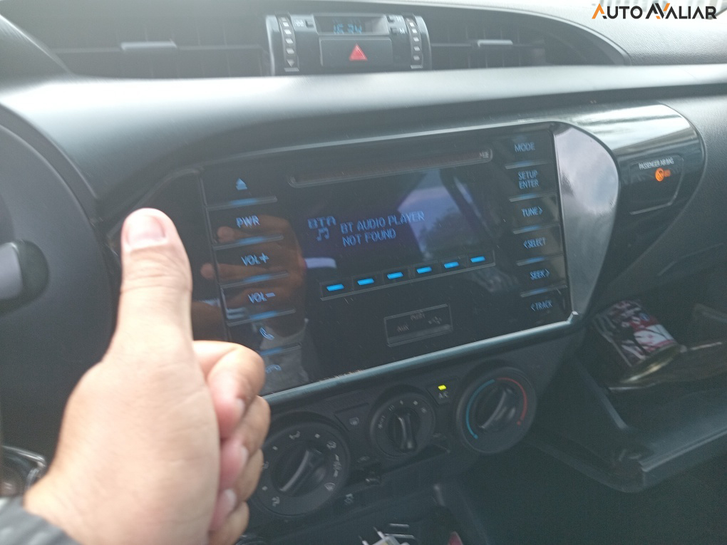 TOYOTA HILUX 2.8 POWER PACK 4X4 CD 16V DIESEL 4P MANUAL