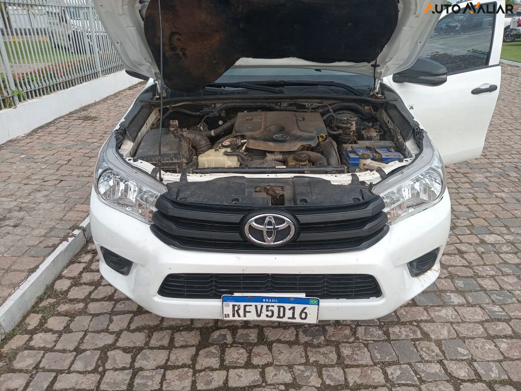 TOYOTA HILUX 2.8 POWER PACK 4X4 CD 16V DIESEL 4P MANUAL