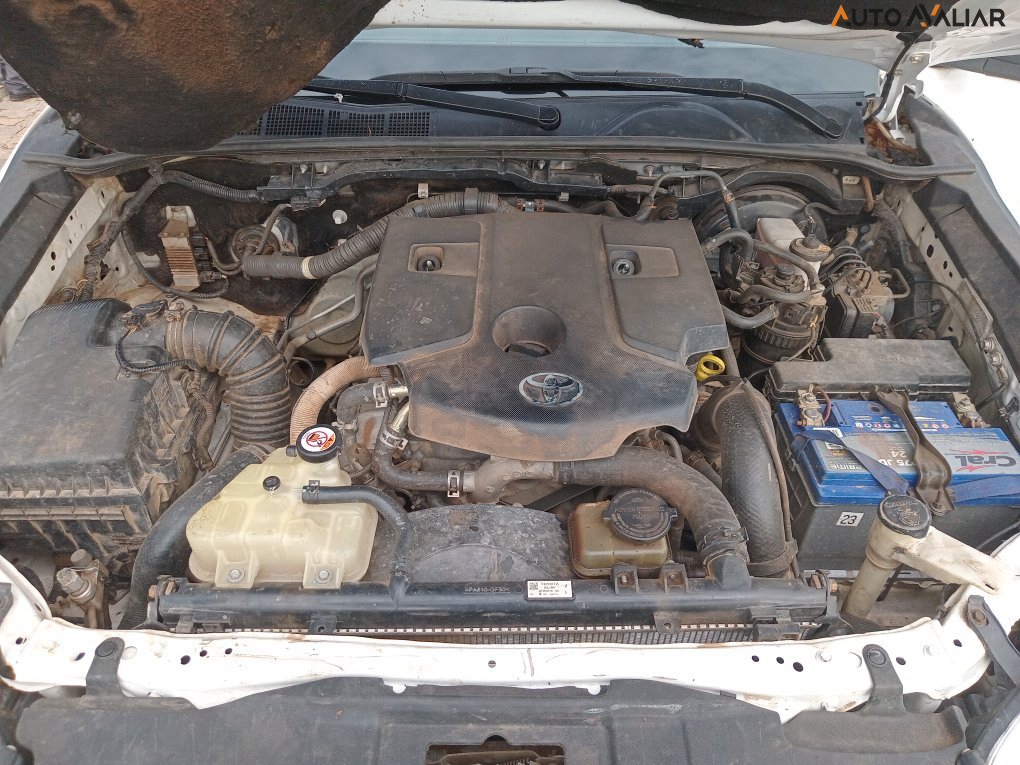 TOYOTA HILUX 2.8 POWER PACK 4X4 CD 16V DIESEL 4P MANUAL