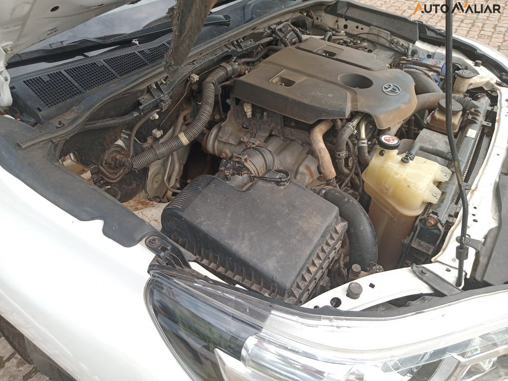 TOYOTA HILUX 2.8 POWER PACK 4X4 CD 16V DIESEL 4P MANUAL