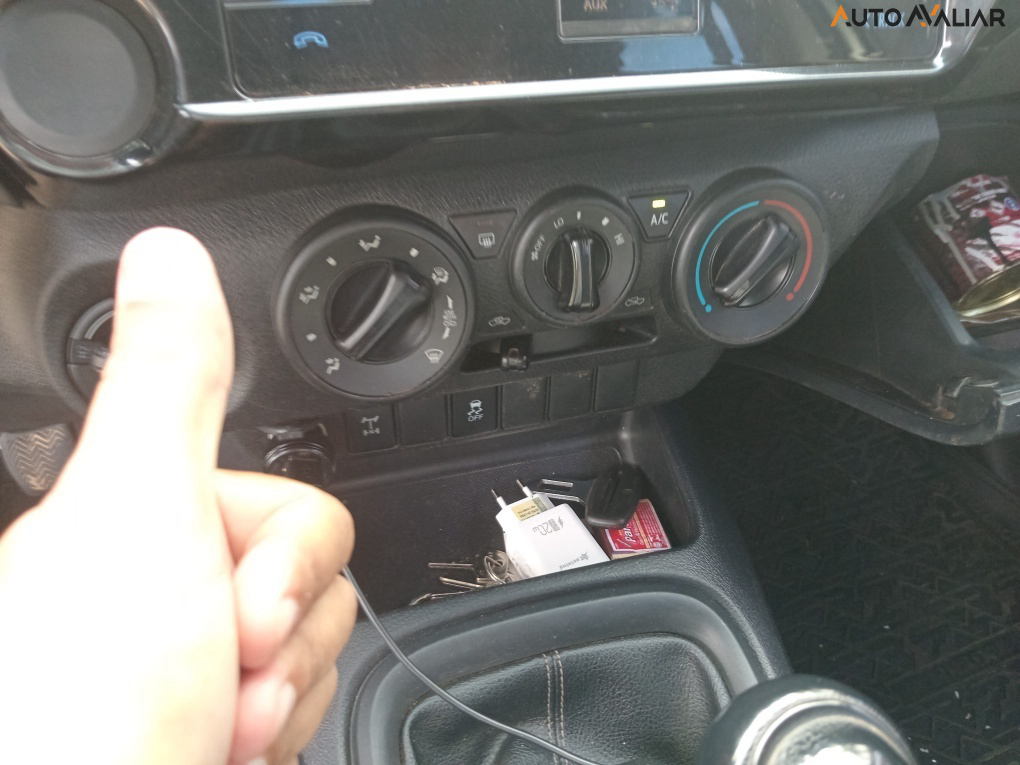 TOYOTA HILUX 2.8 POWER PACK 4X4 CD 16V DIESEL 4P MANUAL