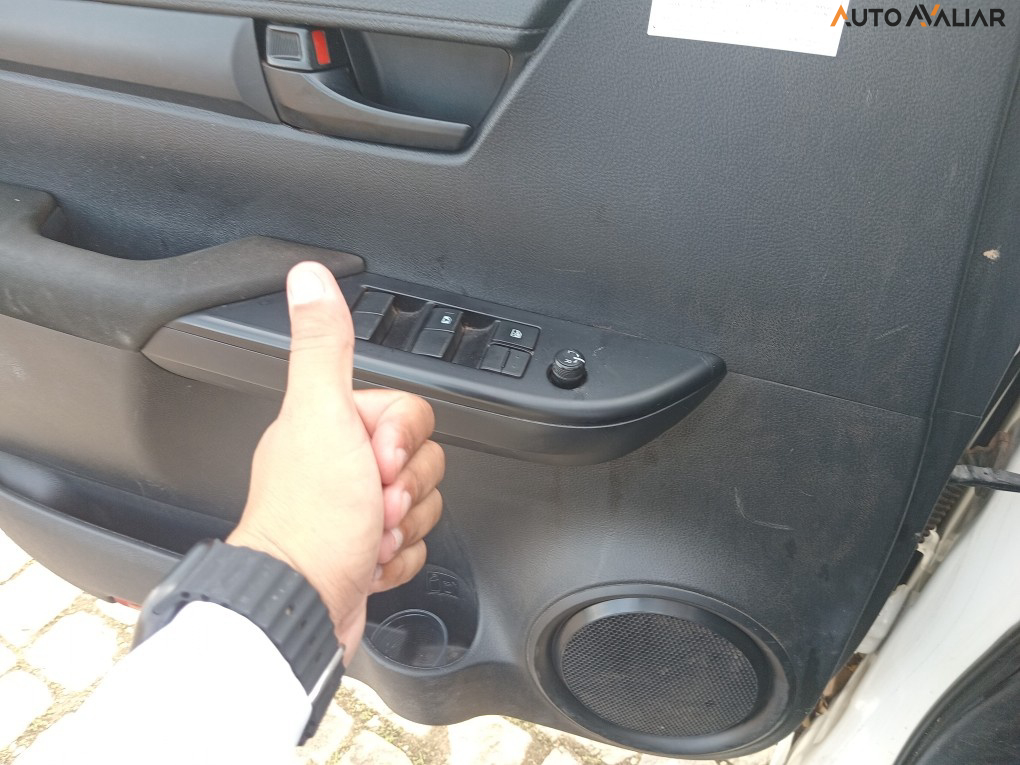 TOYOTA HILUX 2.8 POWER PACK 4X4 CD 16V DIESEL 4P MANUAL