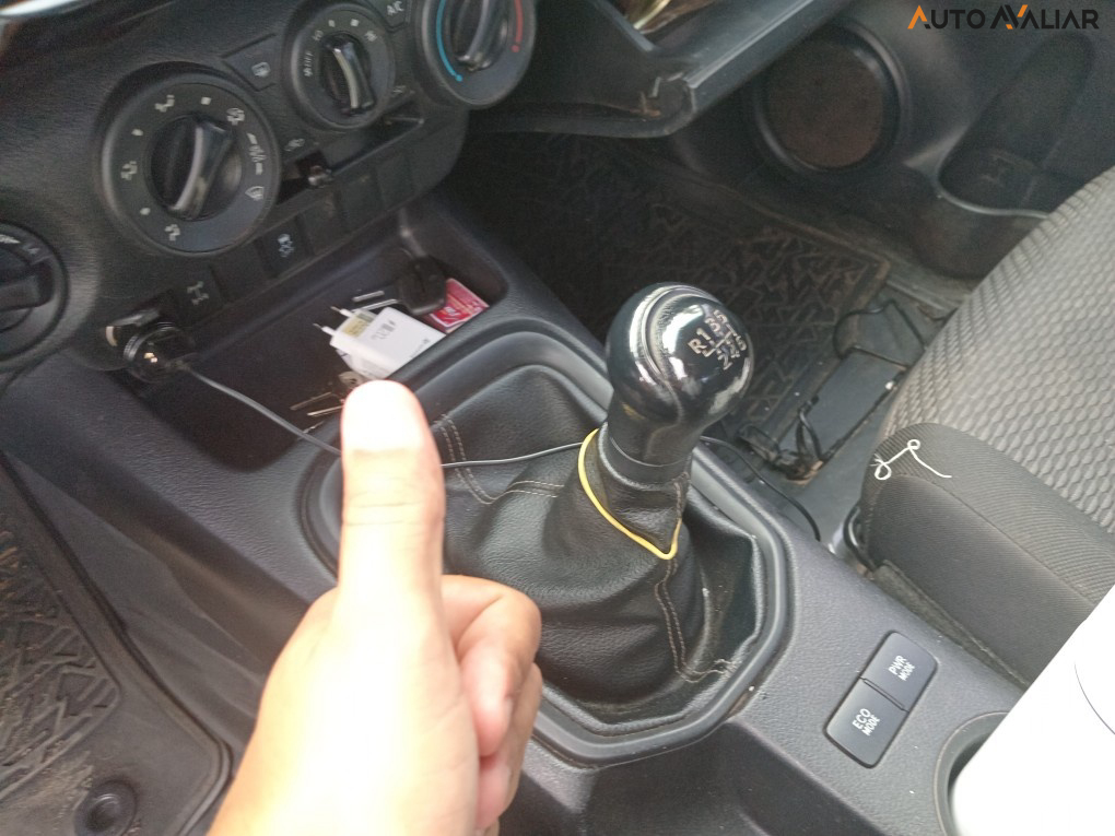 TOYOTA HILUX 2.8 POWER PACK 4X4 CD 16V DIESEL 4P MANUAL