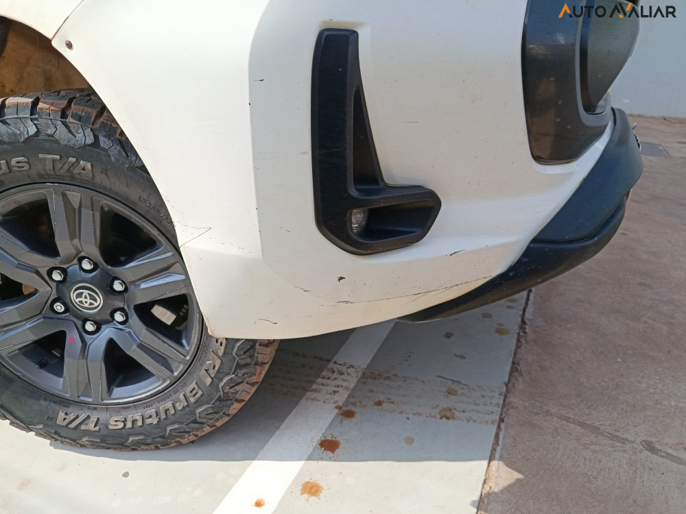 TOYOTA HILUX 2.8 D-4D TURBO DIESEL CD SR 4X4 AUTOM&Aacute;TICO