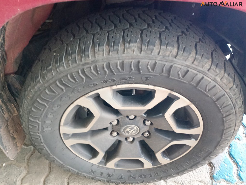 TOYOTA HILUX 2.8 D-4D TURBO DIESEL CD SRX 4X4 AUTOM&Aacute;TICO