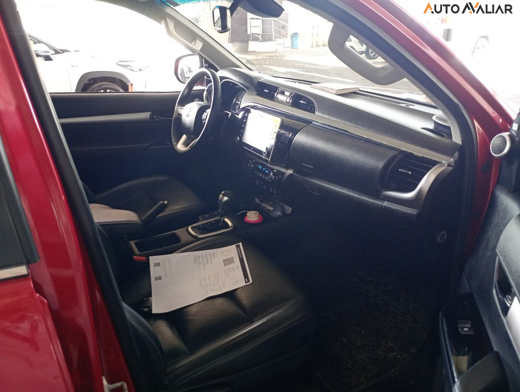 TOYOTA HILUX 2.8 D-4D TURBO DIESEL CD SRX 4X4 AUTOM&Aacute;TICO