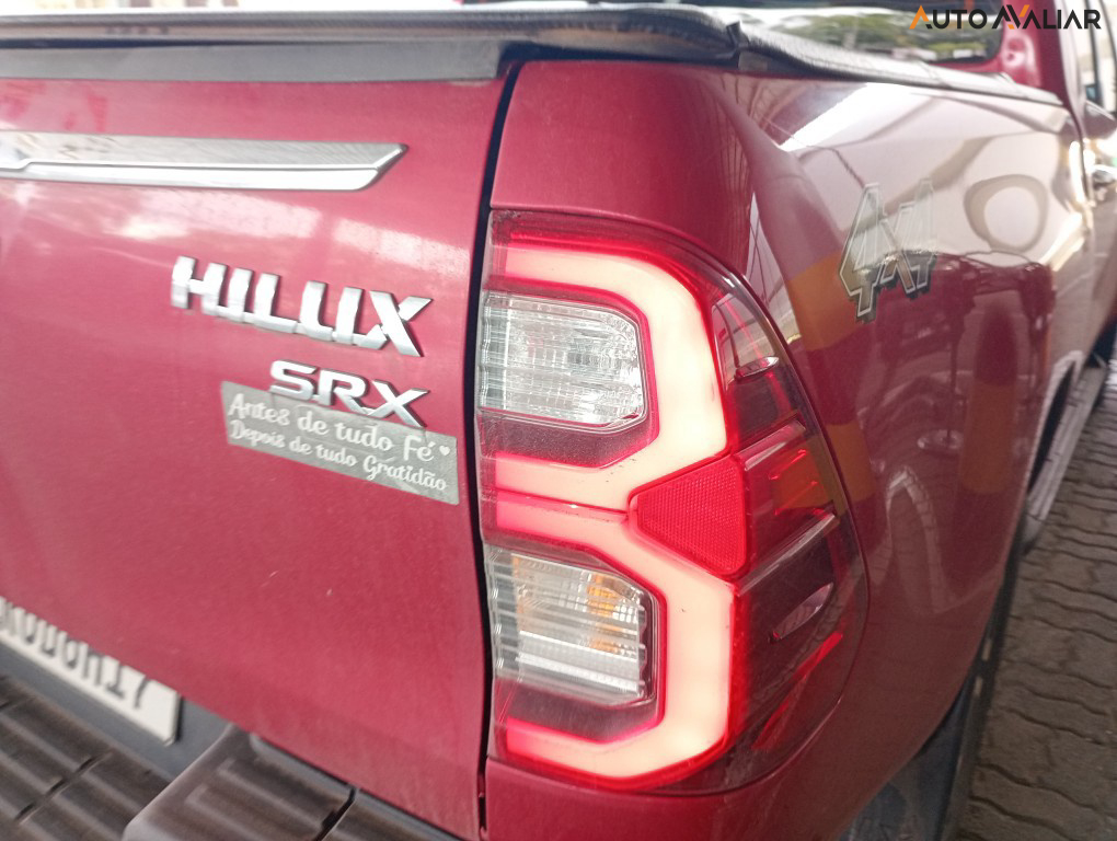 TOYOTA HILUX 2.8 D-4D TURBO DIESEL CD SRX 4X4 AUTOM&Aacute;TICO