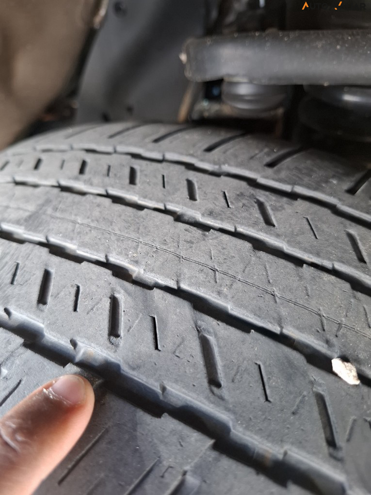 TOYOTA HILUX SW4 2.8 D-4D TURBO DIESEL SRX PLATINUM 7L 4X4 AUTOM&Aacute;TICO