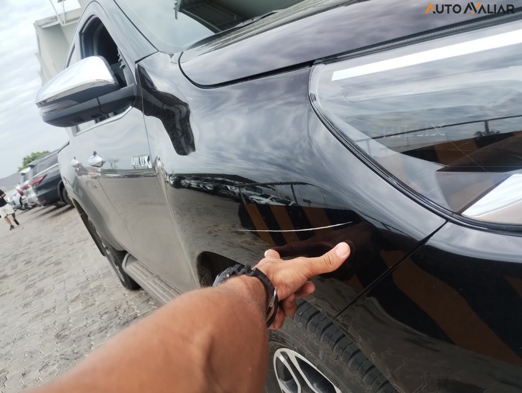 TOYOTA HILUX 2.8 D-4D TURBO DIESEL CD SRX 4X4 AUTOM&Aacute;TICO