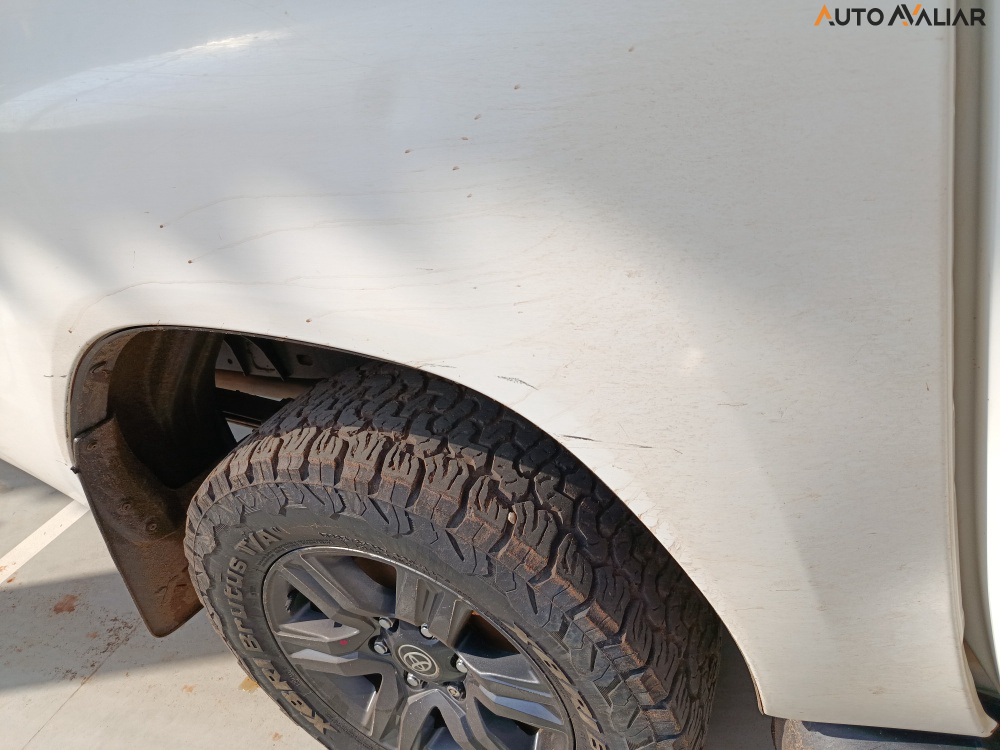 TOYOTA HILUX 2.8 D-4D TURBO DIESEL CD SR 4X4 AUTOM&Aacute;TICO