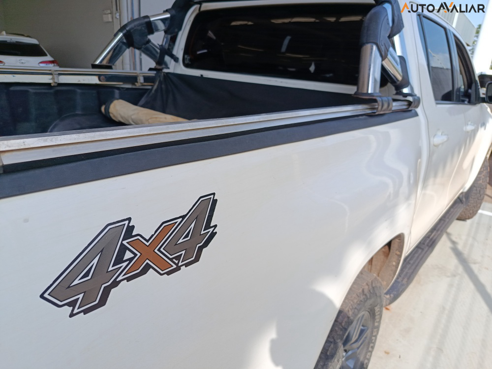 TOYOTA HILUX 2.8 D-4D TURBO DIESEL CD SR 4X4 AUTOM&Aacute;TICO