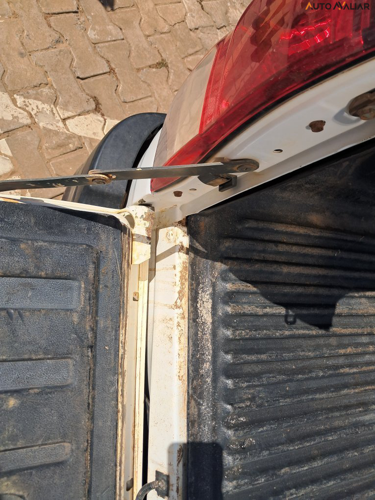 TOYOTA HILUX 2.8 POWER PACK 4X4 CD 16V DIESEL 4P MANUAL