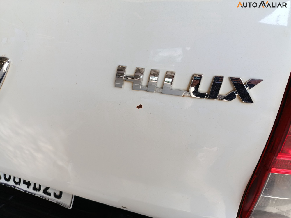 TOYOTA HILUX 2.8 D-4D TURBO DIESEL CD SR 4X4 AUTOM&Aacute;TICO