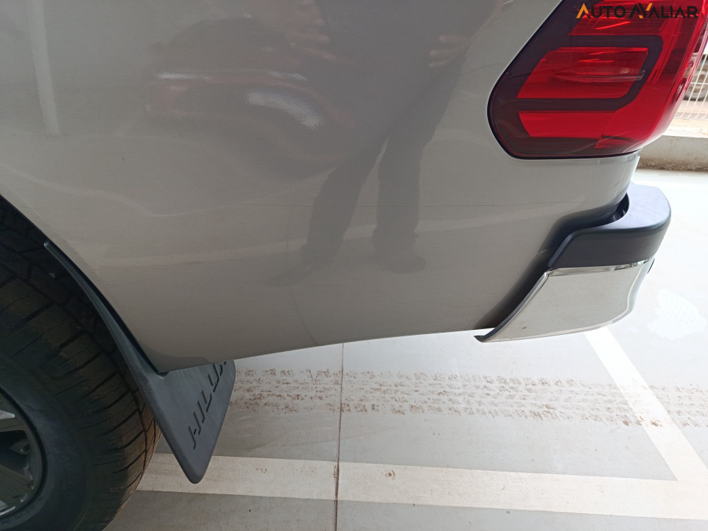 TOYOTA HILUX 2.8 D-4D TURBO DIESEL CD SR 4X4 AUTOM&Aacute;TICO