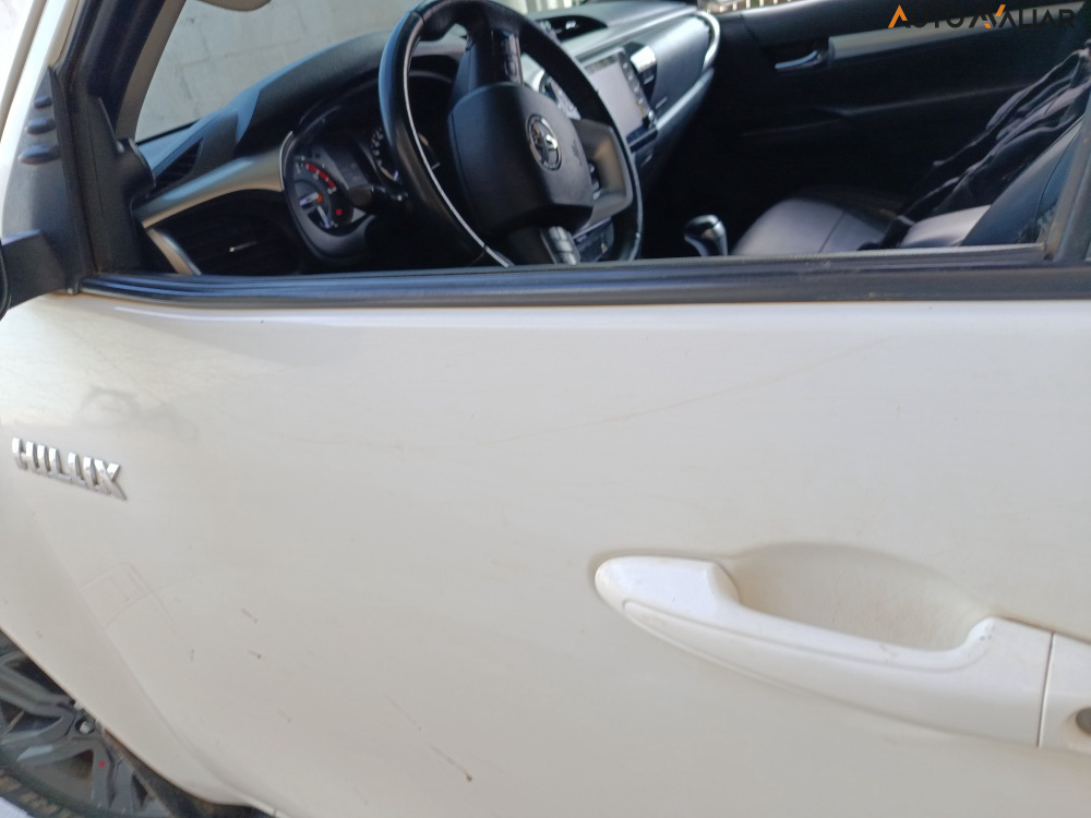 TOYOTA HILUX 2.8 D-4D TURBO DIESEL CD SR 4X4 AUTOM&Aacute;TICO