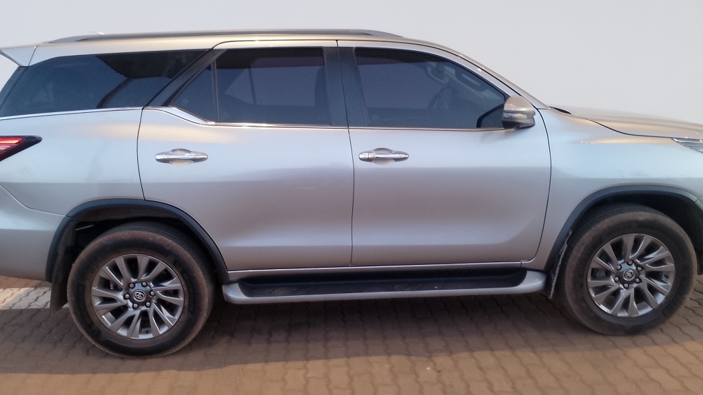 TOYOTA HILUX SW4 2.8 D-4D TURBO DIESEL SRX 4X4 AUTOM&Aacute;TICO