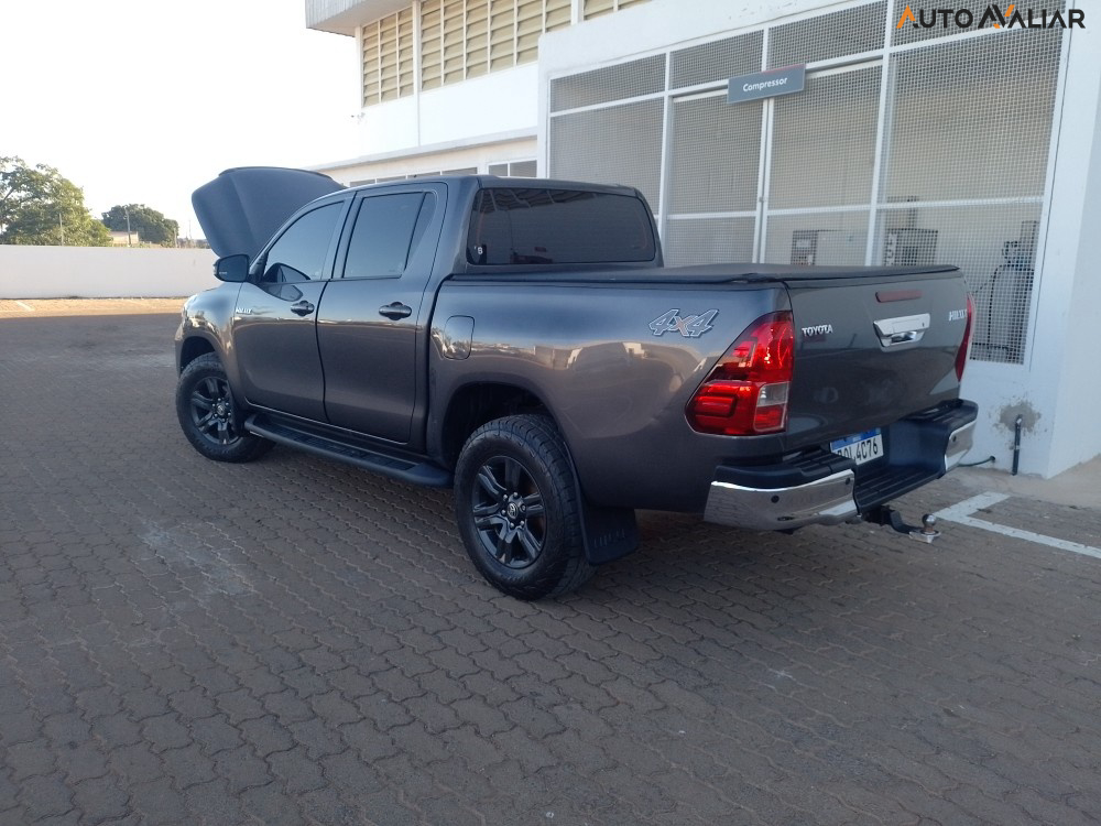 TOYOTA HILUX 2.8 D-4D TURBO DIESEL CD SR 4X4 AUTOM&Aacute;TICO