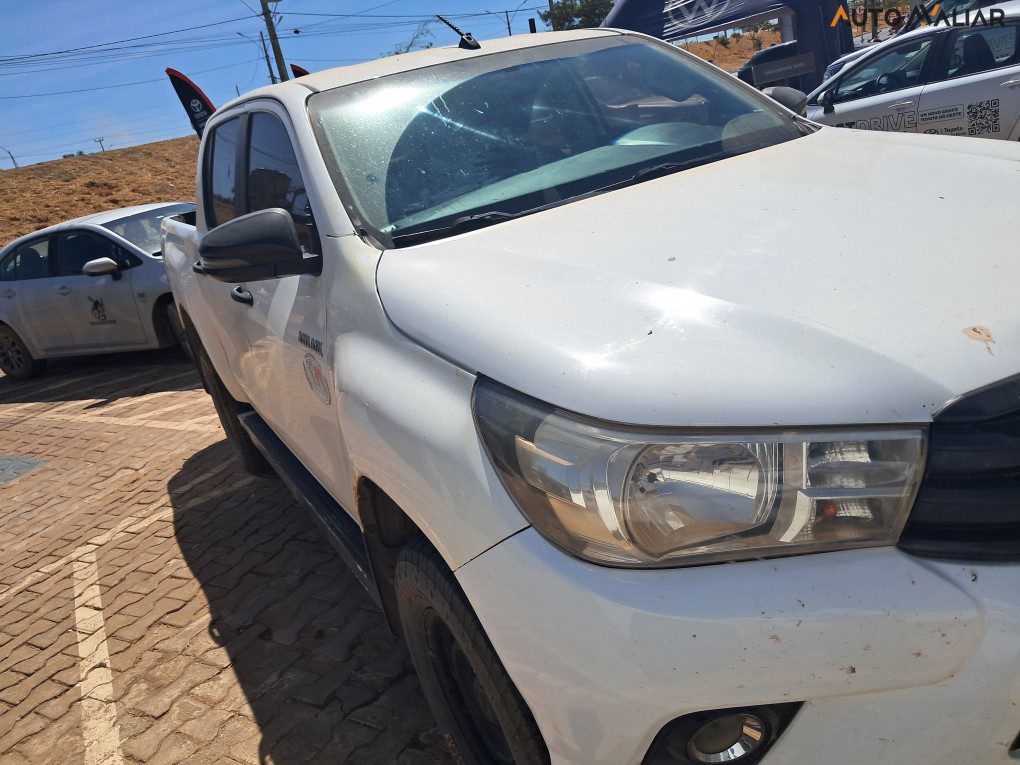 TOYOTA HILUX 2.8 POWER PACK 4X4 CD 16V DIESEL 4P MANUAL