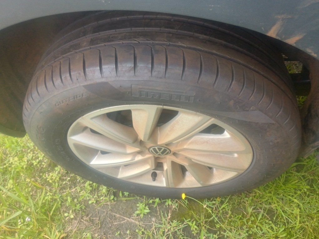 VOLKSWAGEN T-CROSS 1.0 200 TSI TOTAL FLEX AUTOMÁTICO VOLKSWAGEN T-CROSS 1.0 200 TSI TOTAL FLEX AUTOMÁTICO